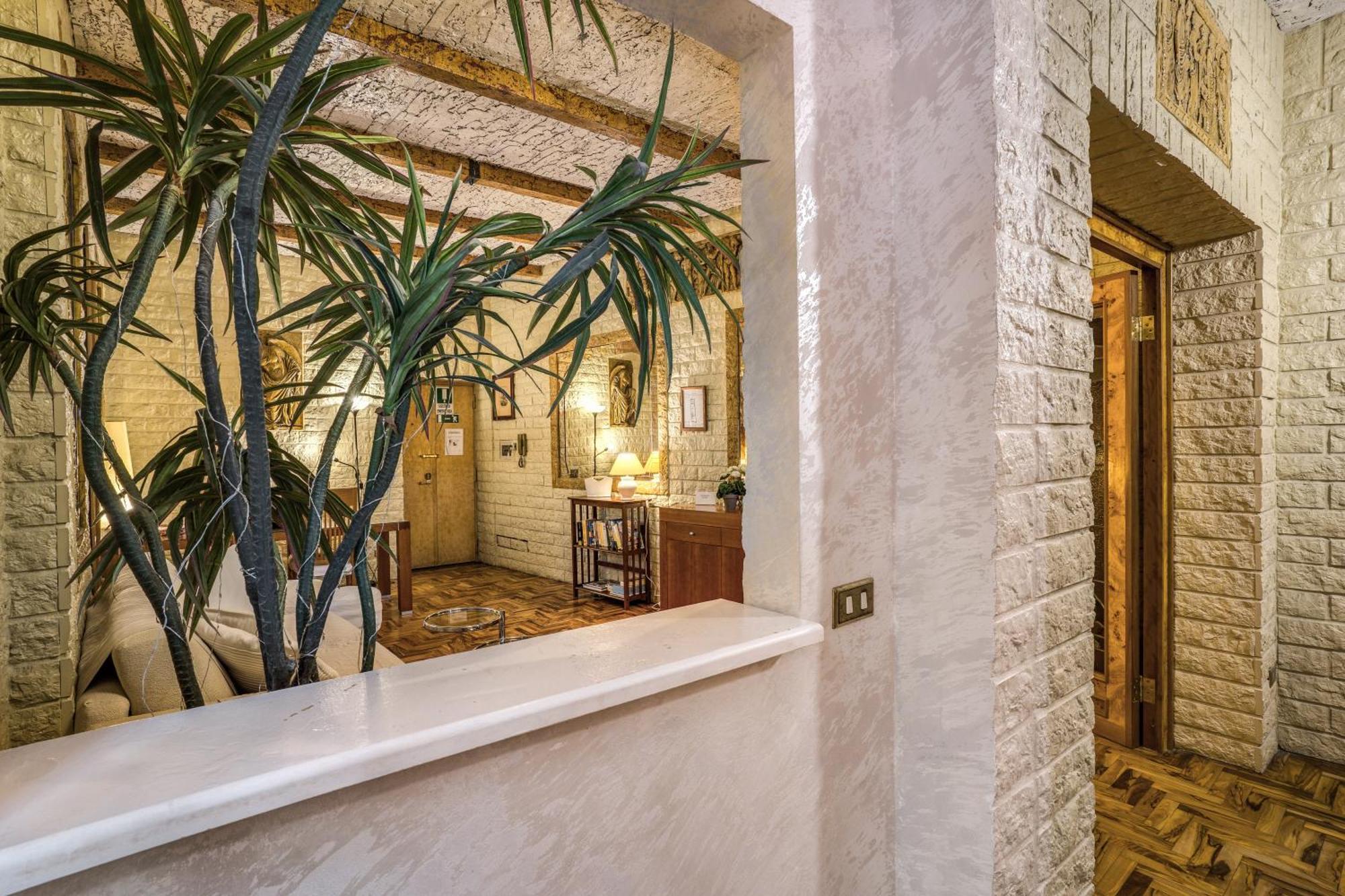 Fontana Di Trevi Charming Apartment Rome Exterior photo